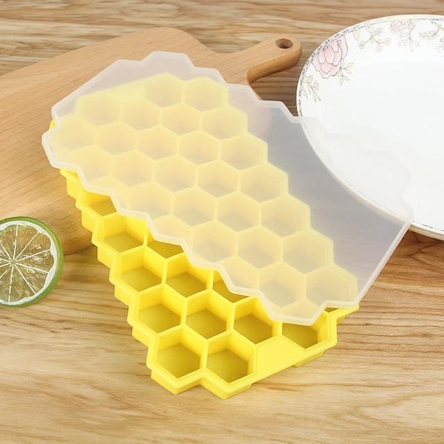 Honeycomb™ BPA-Free Silicone Ice Cube Tray With Lid ***2 pcs set*** - Image 4