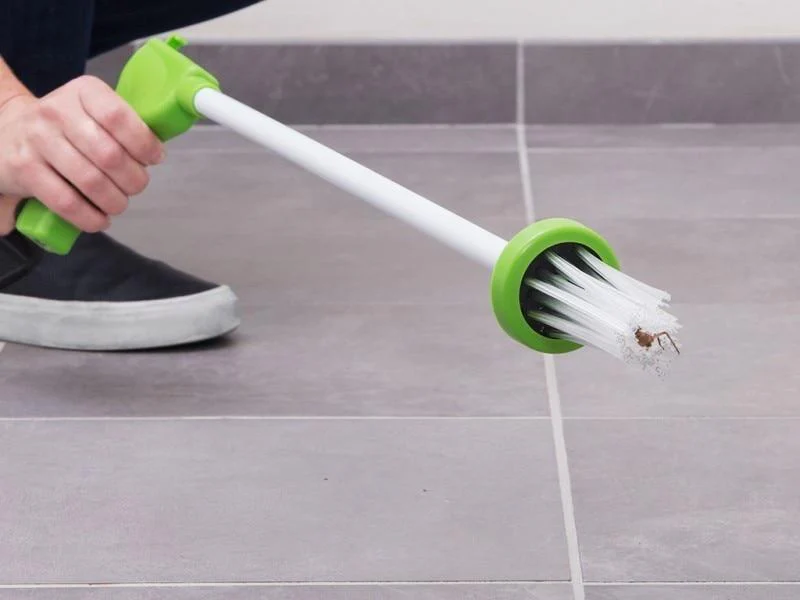 Catch-&-Release Handheld Critter Grabber - Image 7