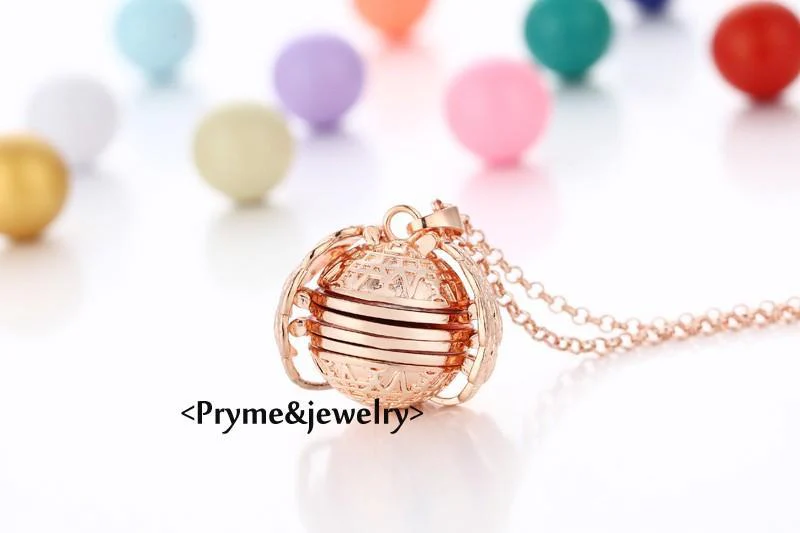 Elegant Angel Wings 6-Photo Locket Necklace - Image 6