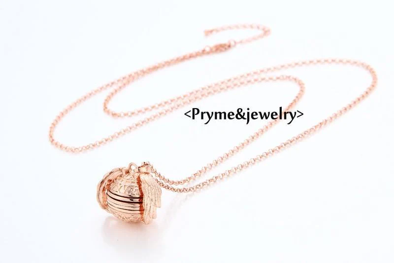 Elegant Angel Wings 6-Photo Locket Necklace - Image 9