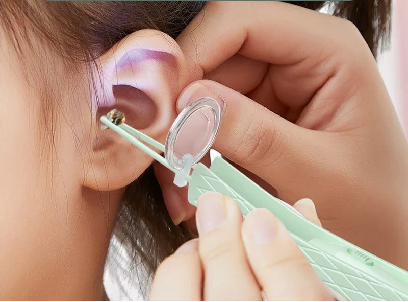 Extra-Safe Family Ear Cleaning Kit with LED Light, Magnifier, Tweezers & Multiple Spoon Heads - Image 5